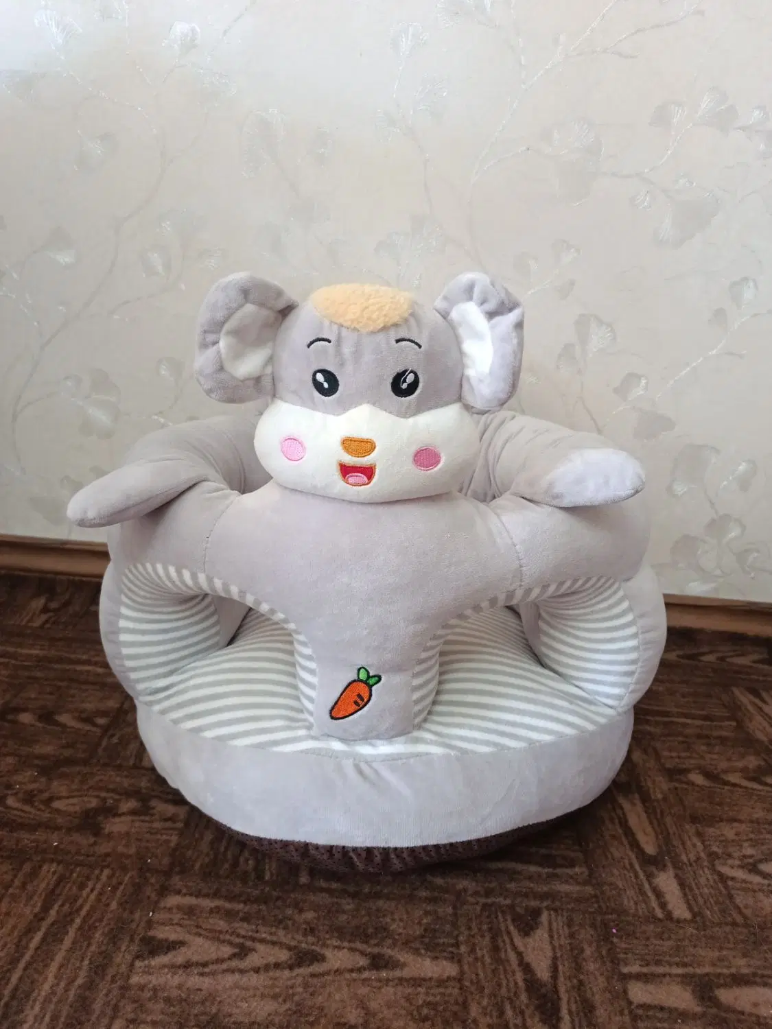 مبل کودک،کمک برای نشستن نوزاد