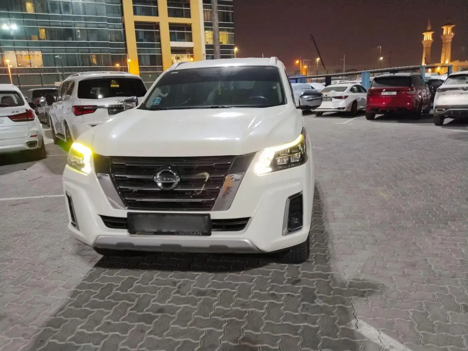 نیسان اکسترا ارس دائم آماده تحویل میباشد